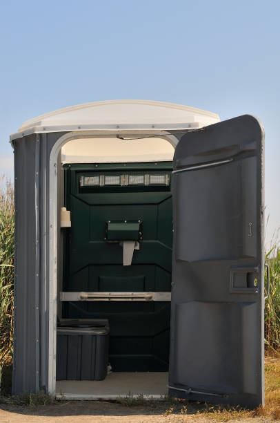 Porta potty delivery and setup in Magalia, CA